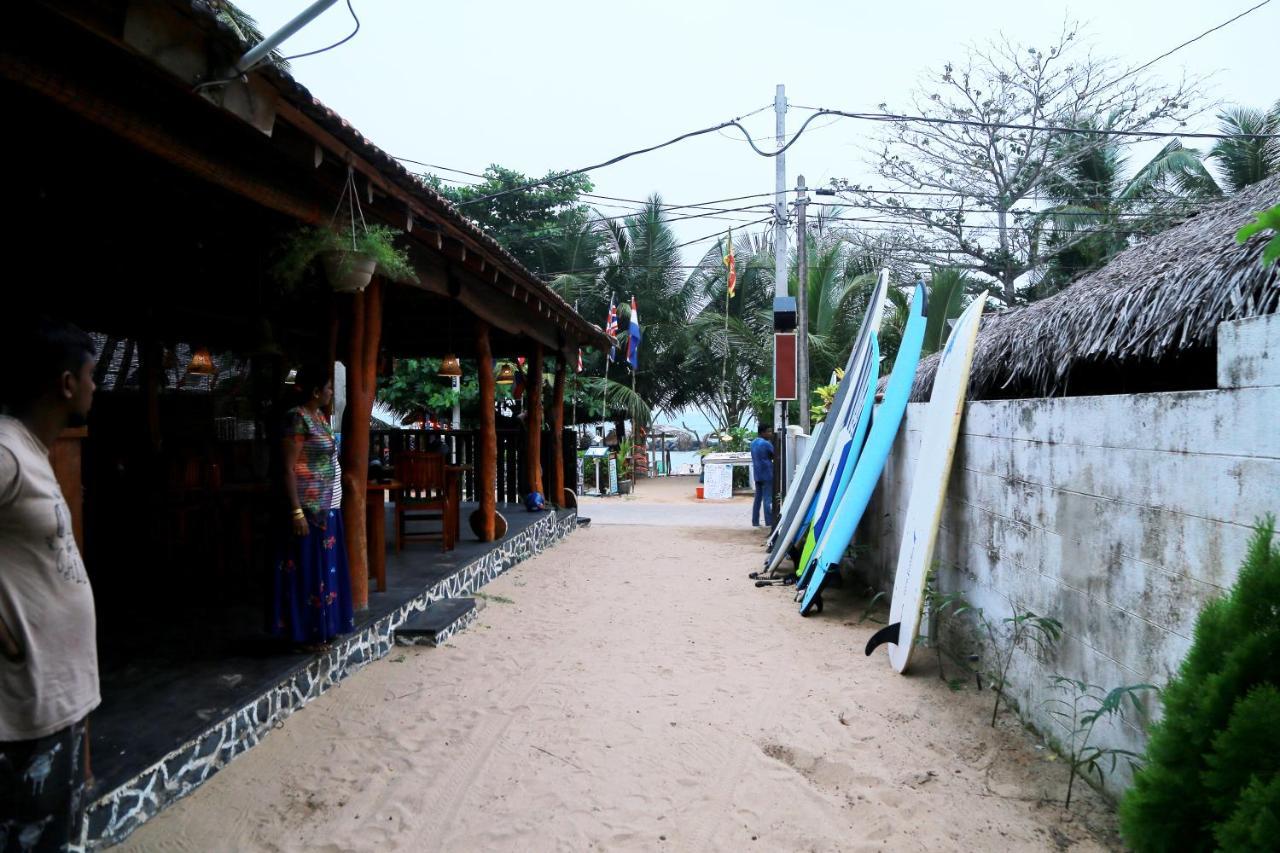 Golden Surfer Beach Hotel Tangalle Extérieur photo